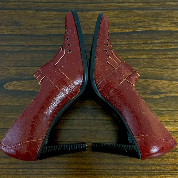 Matisse, women’s 6.5, crackled leather maroon fringe heeled buckle loafers - Picture 5 of 11